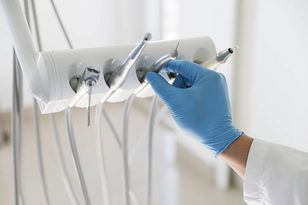 Professional Tooth Extraction technician working in Valley Forge, TN